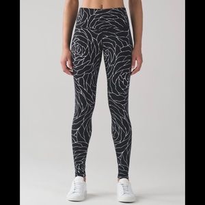 Lululemon Wunder Under Hi-Rise Tight Size 4 Rose Alpine White Black 26 inseam